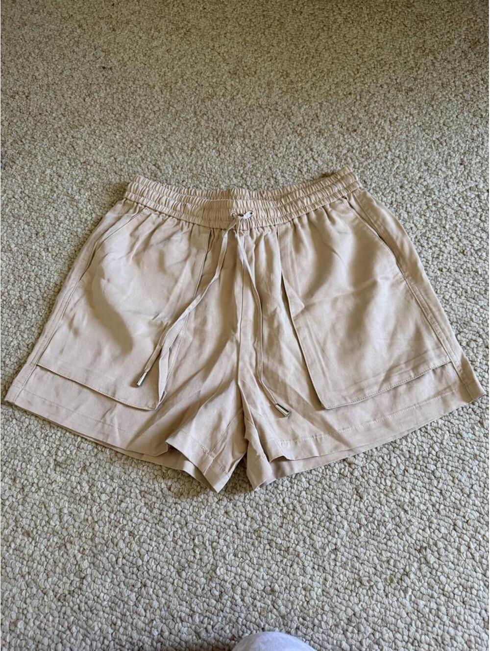 Elie Tahari cream shorts